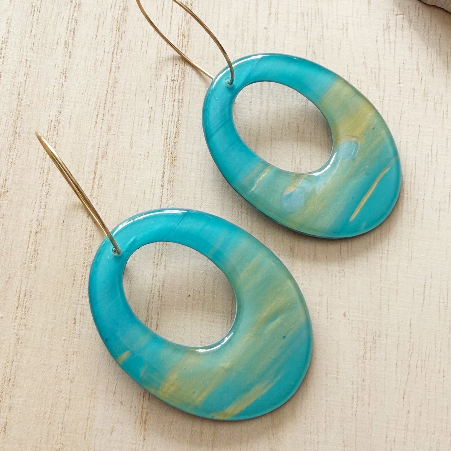 Oval Hoop Earrings | Aqua Gold